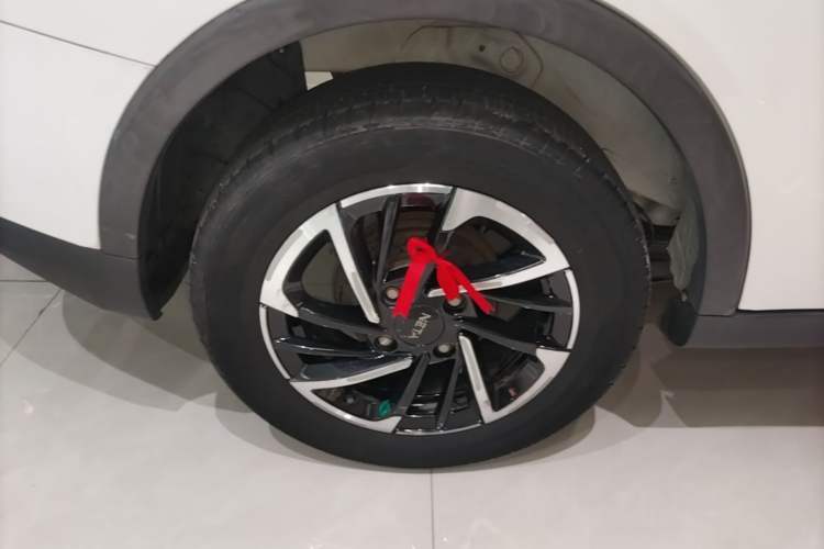 Used NETA V 2021 Long-Range Entertainment Edition Right Rear Wheel Hub