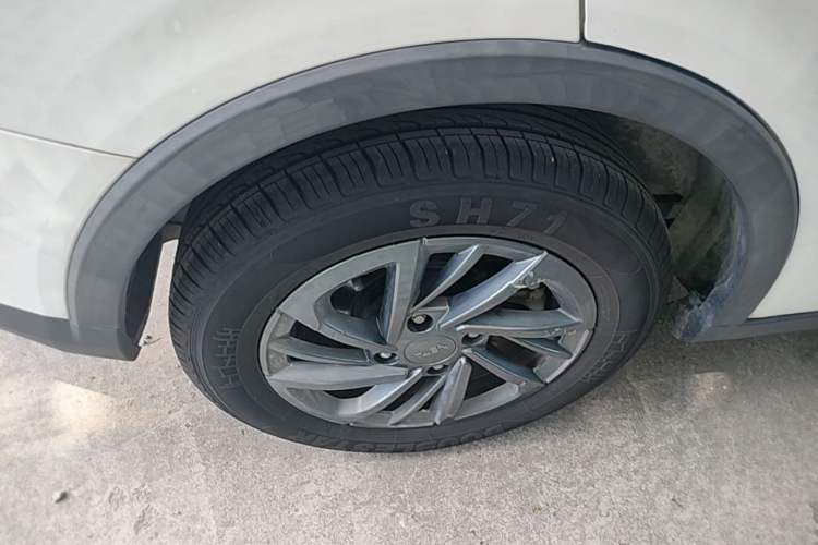 Used NETA V 2021 Standard Range Entertainment Version – Upgraded Model Right Rear Wheel Hub