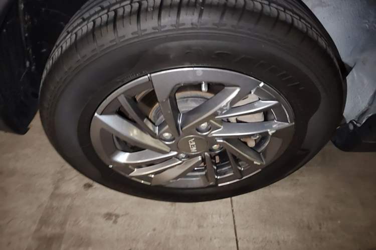 Used NETA V 2021 Standard Range Entertainment Version – Upgraded Model Right Rear Wheel Hub