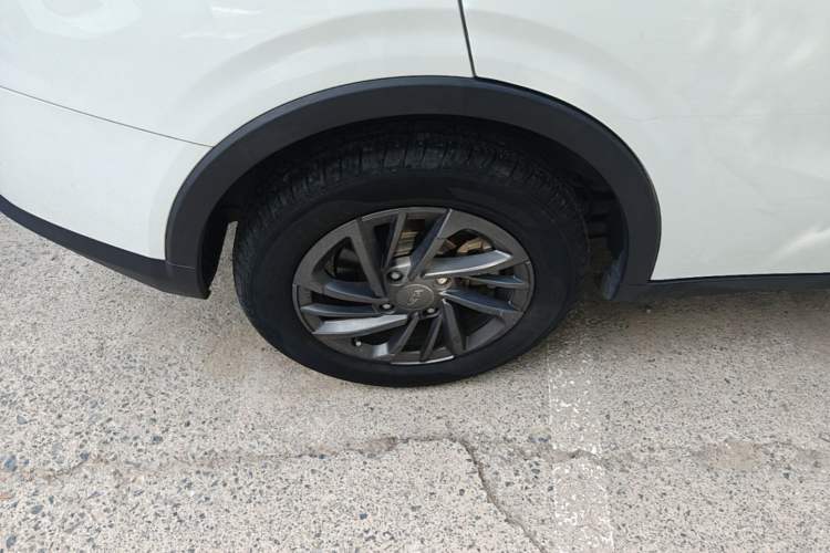 Used NETA V 2021 Standard Range Entertainment Version – Upgraded Model Right Rear Wheel Hub