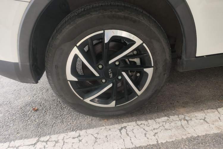 Used NETA V 2021 Long-Range Entertainment Edition Upgrade Model Right Rear Wheel Hub