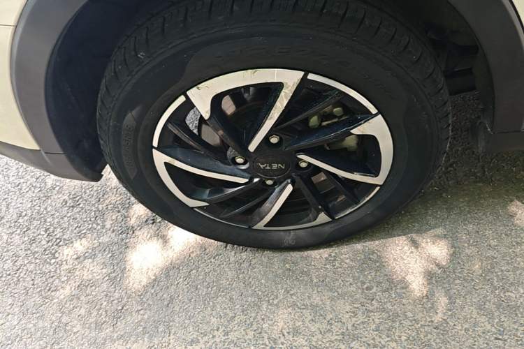 Used NETA V 2021 Long-Range Entertainment Edition Upgrade Model Right Rear Wheel Hub