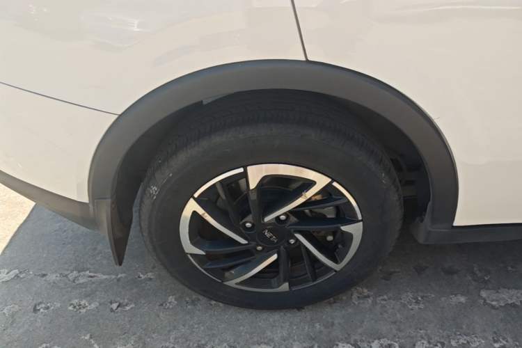 Used NETA V 2021 Standard Range Entertainment Version – Upgraded Model Right Rear Wheel Hub