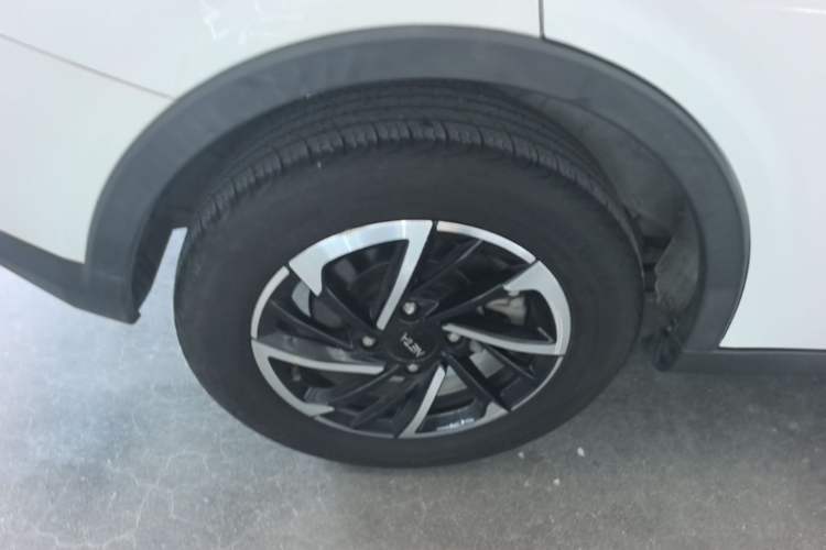 Used NETA V 2021 Long-Range Entertainment Edition Upgrade Model Right Rear Wheel Hub