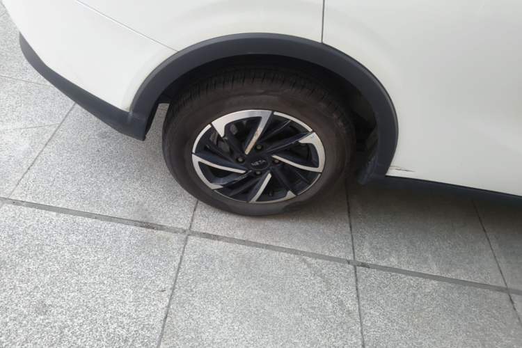 Used NETA V 2021 Long-Range Entertainment Edition Upgrade Model Right Rear Wheel Hub