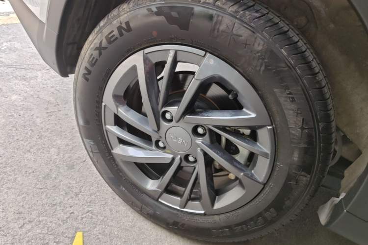 Used NETA V 2021 Standard Range Entertainment Version – Upgraded Model Right Rear Wheel Hub