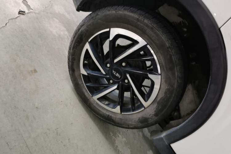 Used NETA V 2021 Long-Range Smart Edition Right Rear Wheel Hub