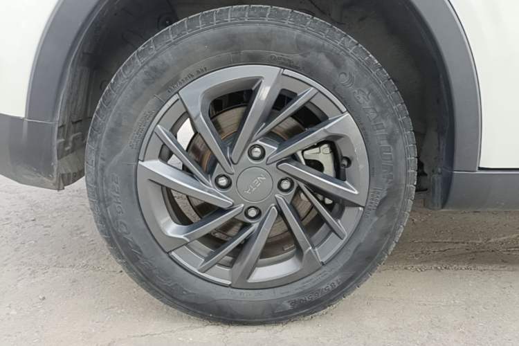 Used NETA V 2021 Standard Range Entertainment Version – Upgraded Model Right Rear Wheel Hub