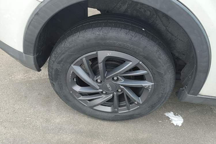 Used NETA V 2021 Standard Range Entertainment Edition Right Rear Wheel Hub