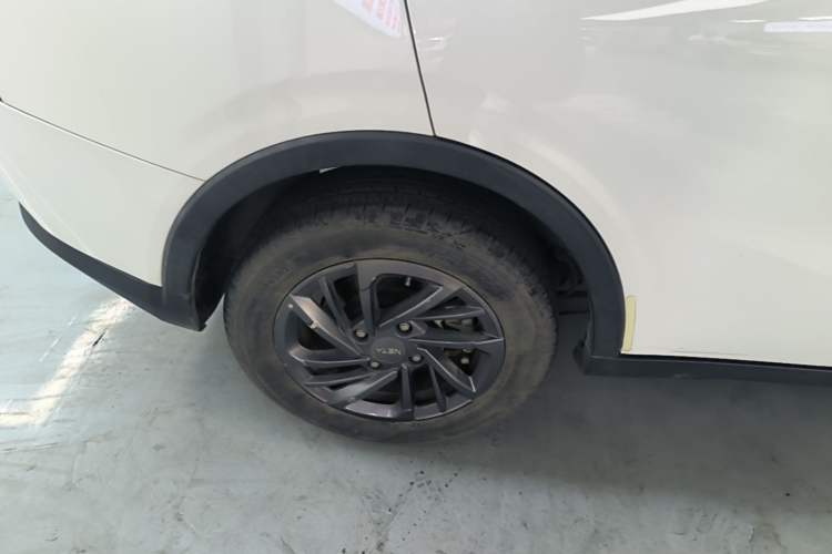 Used NETA V 2021 Standard Range Entertainment Version – Upgraded Model Right Rear Wheel Hub
