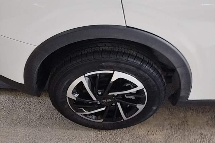 Used NETA V 2021 Long-Range Entertainment Edition Upgrade Model Right Rear Wheel Hub