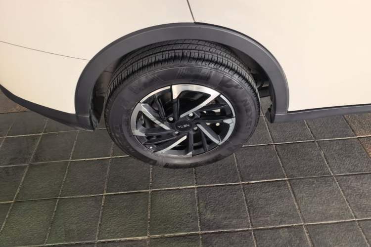 Used NETA V 2021 Long-Range Entertainment Edition Upgrade Model Right Rear Wheel Hub