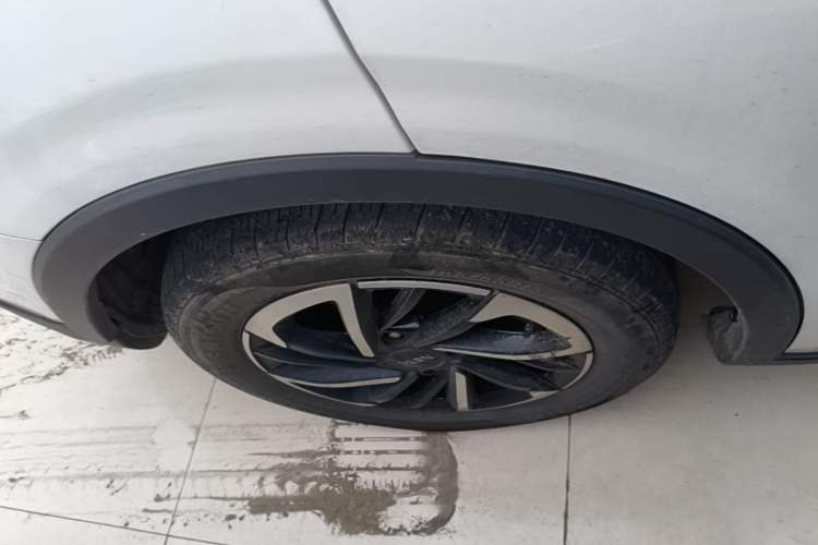 Used NETA V 2021 Long-Range Entertainment Edition Upgrade Model Right Rear Wheel Hub