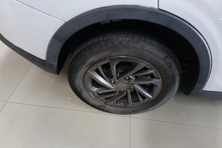 Used NETA V 2021 Standard Range Entertainment Version – Upgraded Model Right Rear Wheel Hub