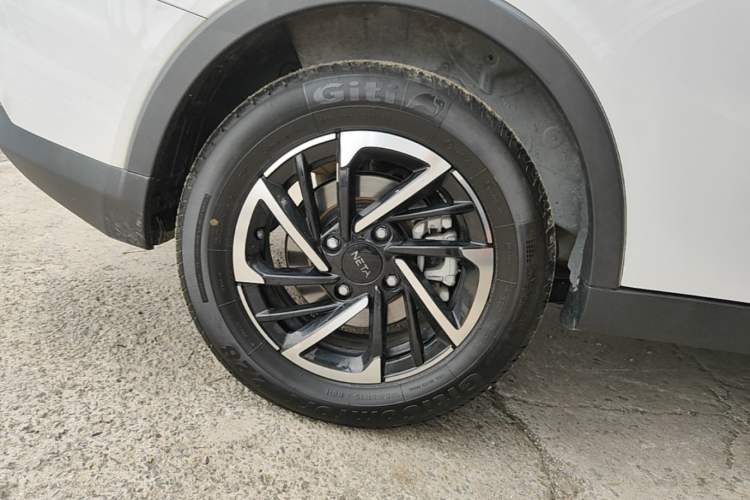 Used NETA V 2021 Long-Range Entertainment Edition Upgrade Model Right Rear Wheel Hub