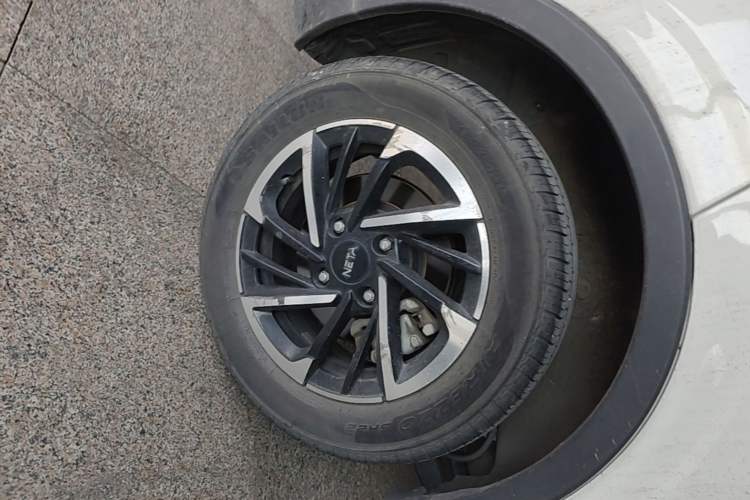 Used NETA V 2021 Long-Range Entertainment Edition Upgrade Model Right Rear Wheel Hub