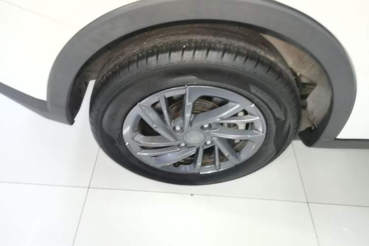 Used NETA V 2021 Standard Range Entertainment Version – Upgraded Model Right Rear Wheel Hub