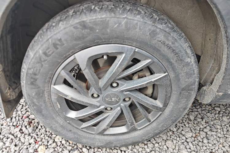 Used NETA V 2021 Standard Range Entertainment Version – Upgraded Model Right Rear Wheel Hub