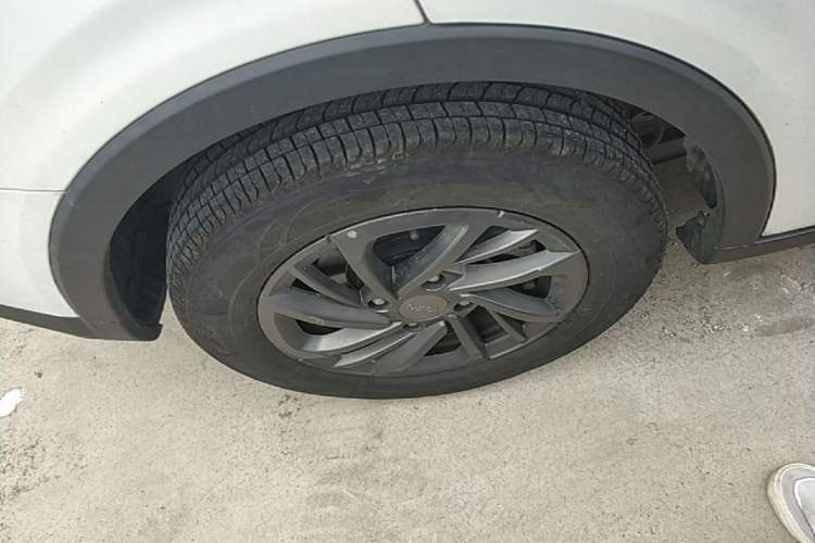 Used NETA V 2021 Standard Range Entertainment Version – Upgraded Model Right Rear Wheel Hub
