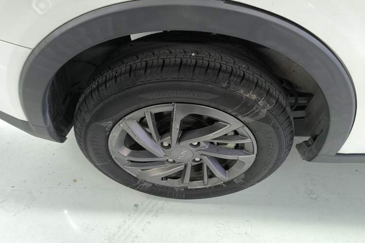 Used NETA V 2021 Standard Range Entertainment Version – Upgraded Model Right Rear Wheel Hub