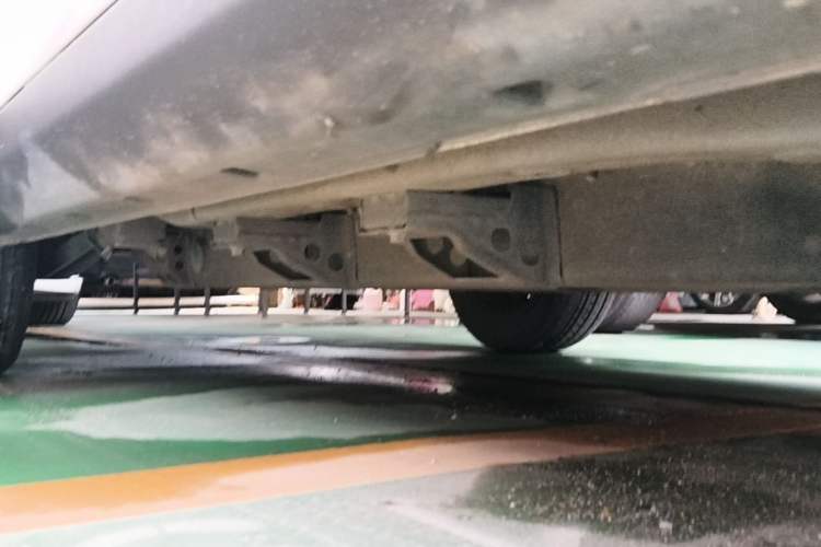 Used NETA V 2021 Long-Range Entertainment Edition Upgrade Model Right Side Sill
