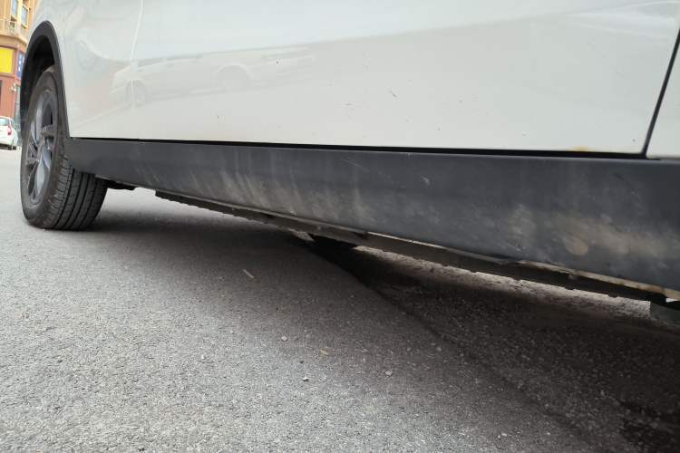 Used NETA V 2021 Standard Range Entertainment Version – Upgraded Model Right Side Sill