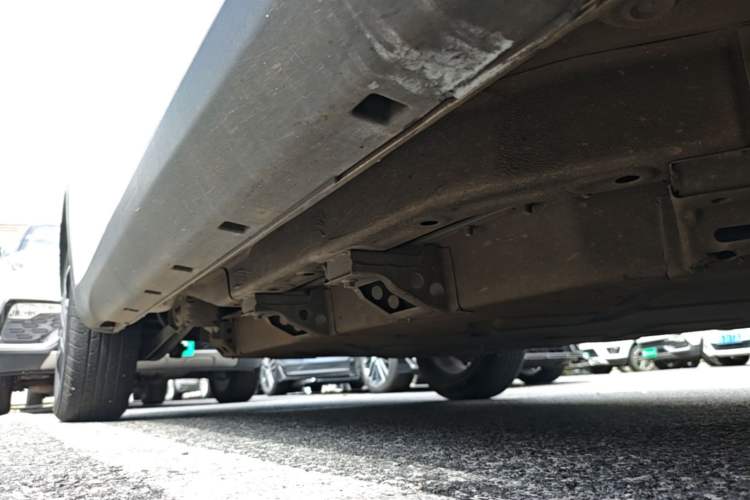 Used NETA V 2021 Long-Range Entertainment Edition Upgrade Model Right Side Sill