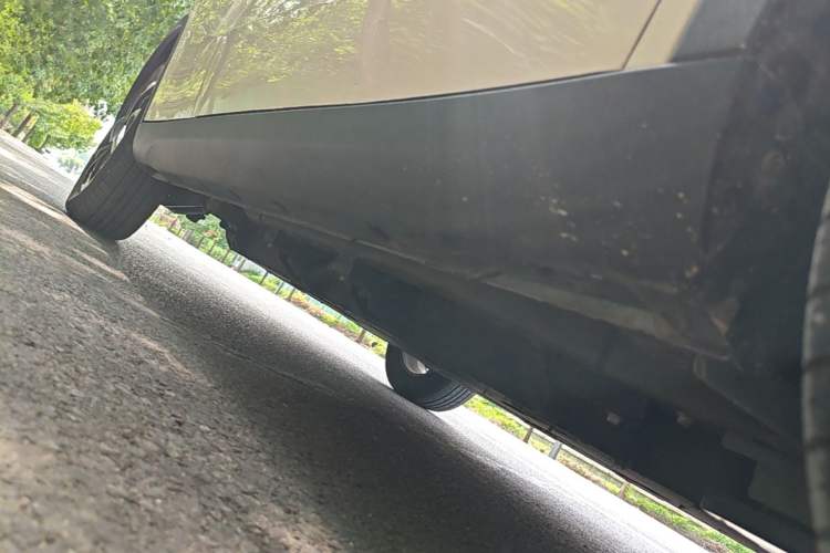 Used NETA V 2021 Long-Range Entertainment Edition Upgrade Model Right Side Sill