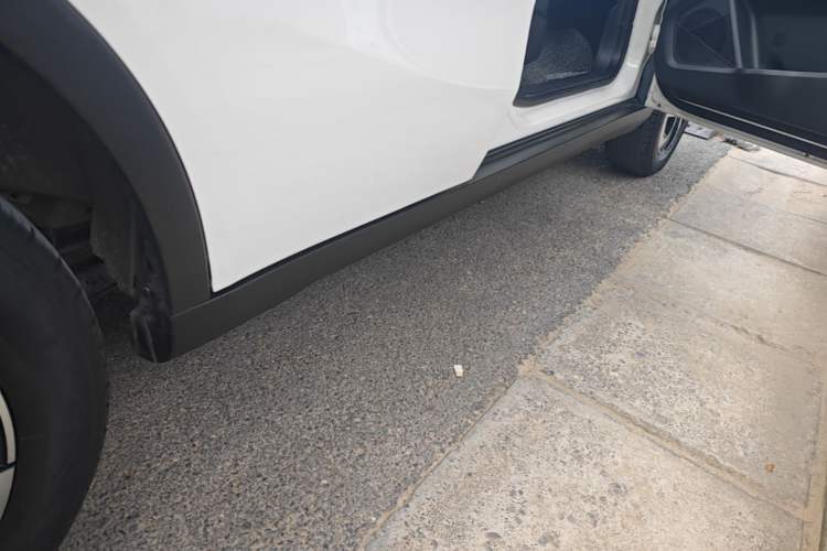 Used NETA V 2021 Long-Range Entertainment Edition Right Side Sill