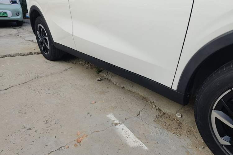 Used NETA V 2021 Long-Range Entertainment Edition Upgrade Model Right Side Sill