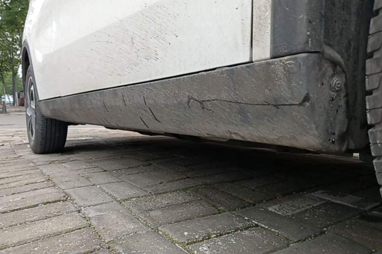 Used NETA V 2021 Long-Range Entertainment Edition Upgrade Model Right Side Sill