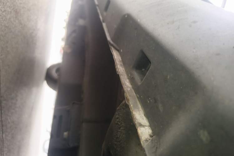 Used NETA V 2021 Long-Range Entertainment Edition Upgrade Model Right Side Sill