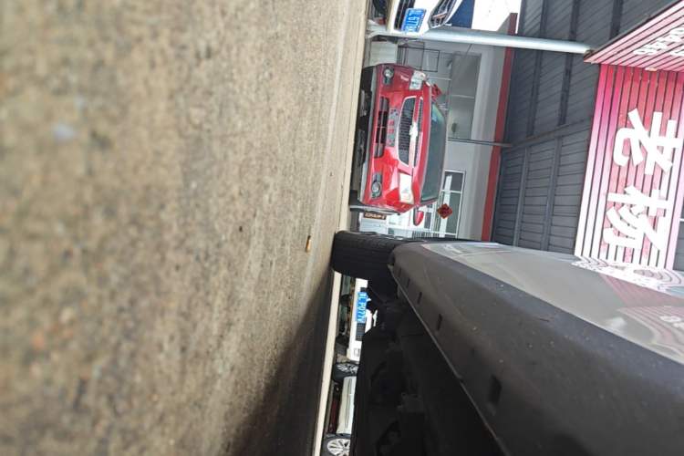 Used NETA V 2021 Long-Range Industry Custom Edition Right Side Sill