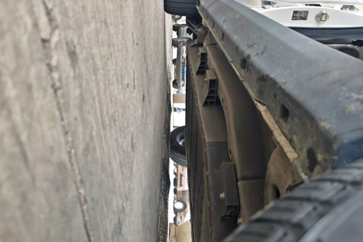 Used NETA V 2021 Standard Range Industry Custom Edition Right Side Sill