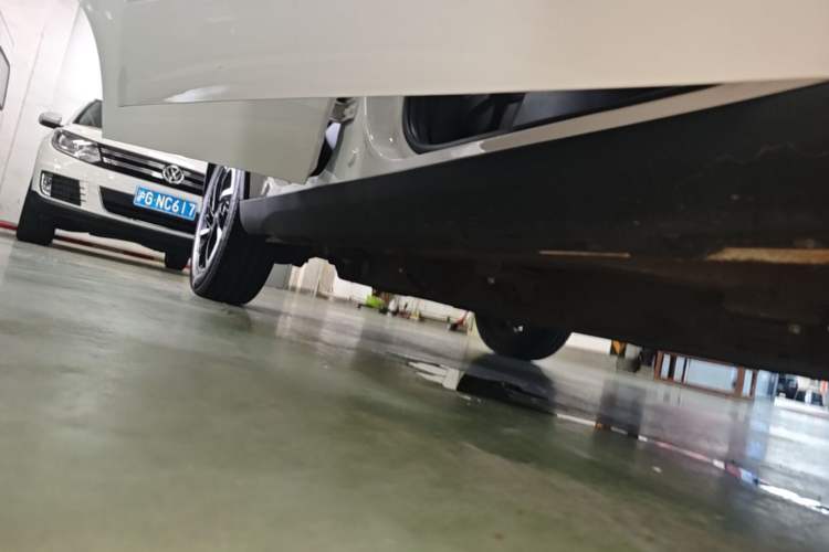 Used NETA V 2021 Long-Range Entertainment Edition Upgrade Model Right Side Sill