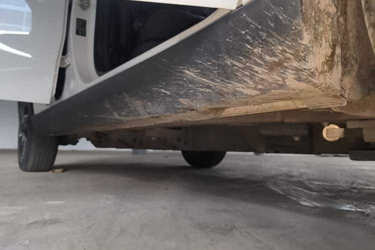 Used NETA V 2021 Long-Range Smart Edition Upgrade Model Right Side Sill