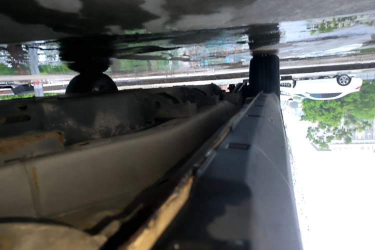 Used NETA V 2021 Long-Range Entertainment Edition Upgrade Model Right Side Sill