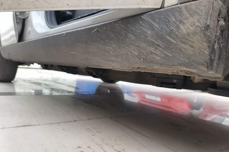 Used NETA V 2021 Long-Range Entertainment Edition Upgrade Model Right Side Sill
