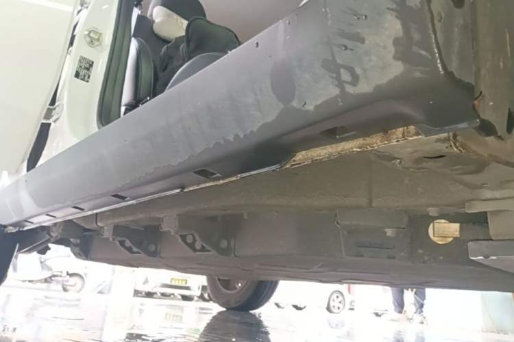 Used NETA V 2021 Long-Range Entertainment Edition Upgrade Model Right Side Sill