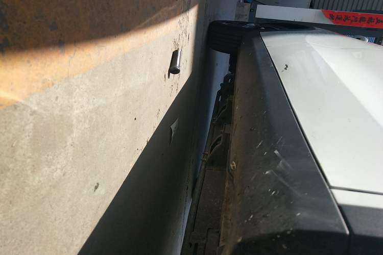 Used NETA V 2021 Long-Range Entertainment Edition Upgrade Model Right Side Sill