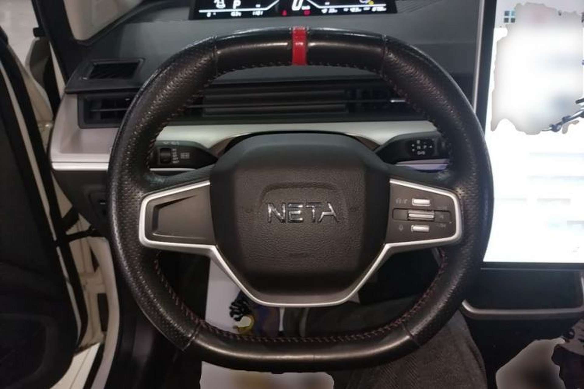 Used NETA V 2021 Standard Range Entertainment Version – Upgraded Model Steering Wheel