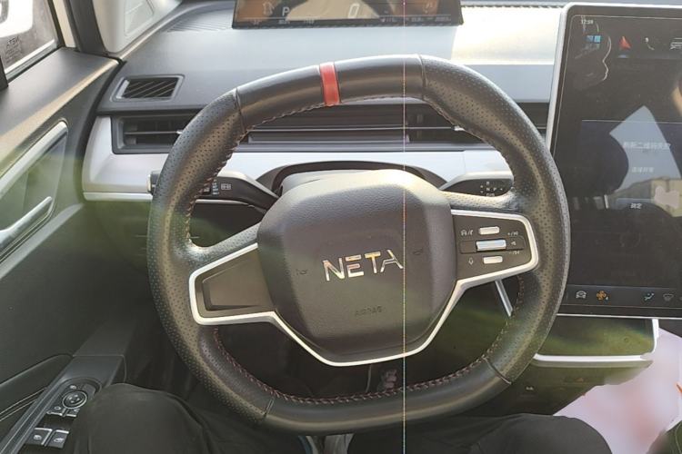 Used NETA V 2021 Standard Range Entertainment Version – Upgraded Model Steering Wheel