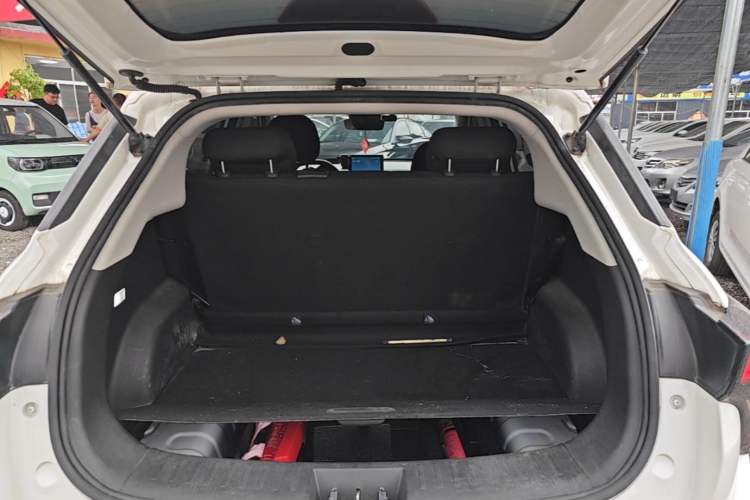 Used NETA V 2021 Standard Range Entertainment Version – Upgraded Model Trunk