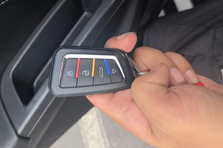 Used NETA V 2021 Standard Range Entertainment Version – Upgraded Model Vehicle Key