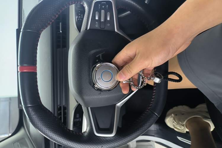 Used NETA V 2021 Standard Range Entertainment Version – Upgraded Model Vehicle Key