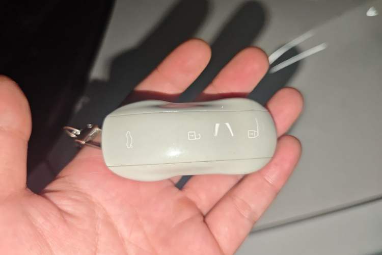 Used NETA V 2021 Standard Range Entertainment Version – Upgraded Model Vehicle Key