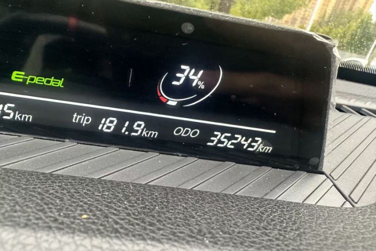 Used NETA V 2021 Long-Range Entertainment Edition Upgrade Model Odometer Close Up