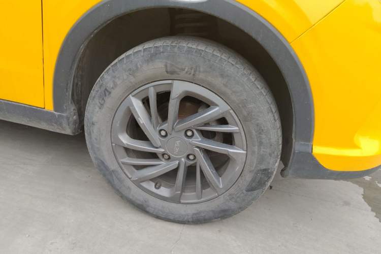 Used NETA V 2021 Standard Range Entertainment Edition Right Front Wheel Hub