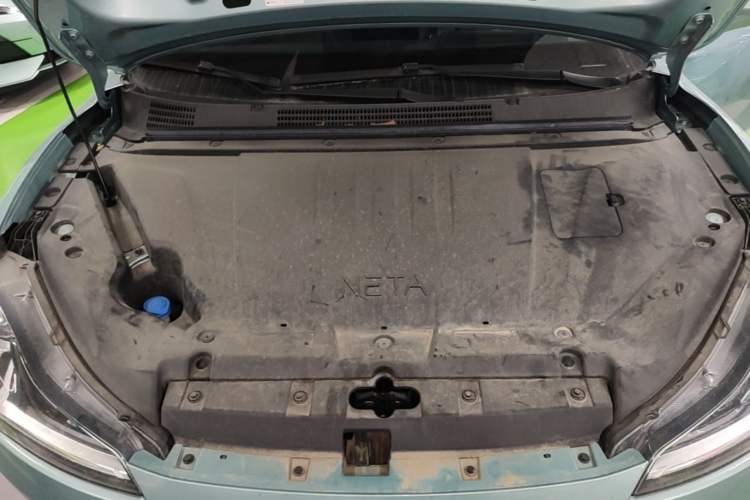 Used NETA V 2022 Chao 300 Lite Lithium Iron Phosphate Engine Bay