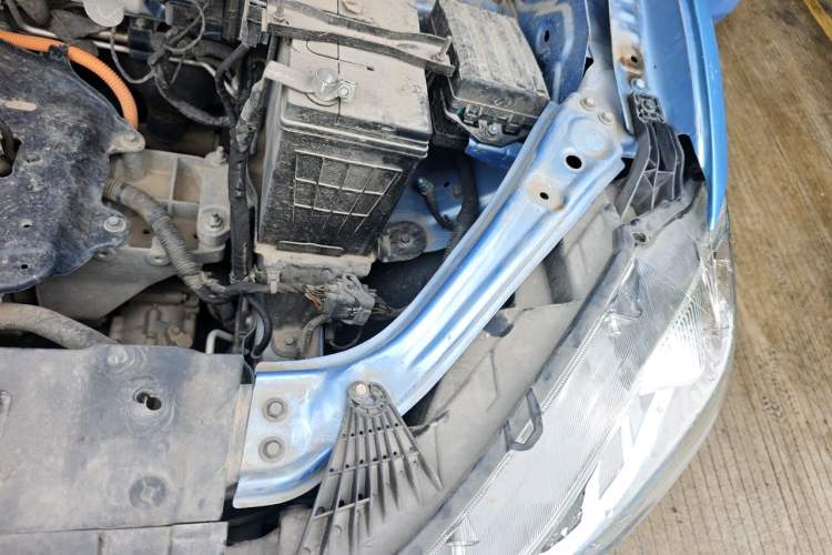 Used NETA V 2022 Chao 300 Lite Lithium Iron Phosphate Engine Bay Left
